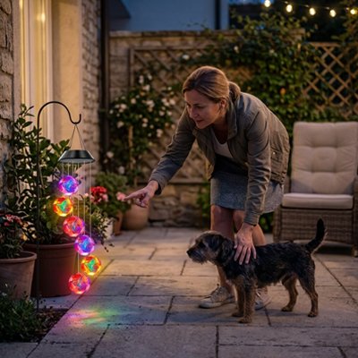 Carillon lumineux dans un  pot de fleurs