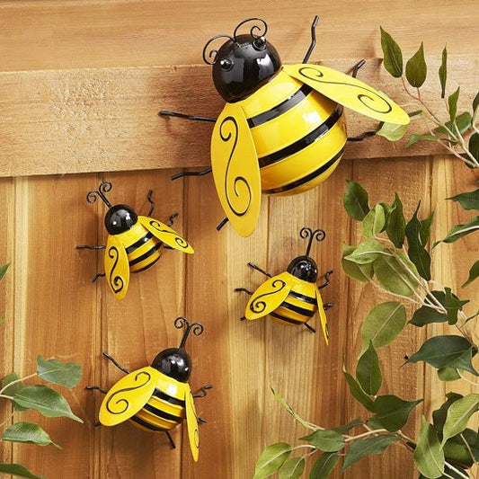 Décoration murale de jardin bourdon sur une clôture
