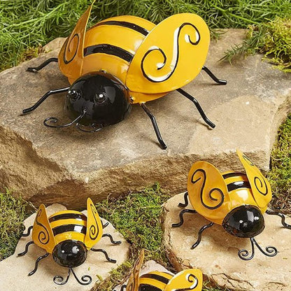 Décoration murale de jardin bourdons sur une roche