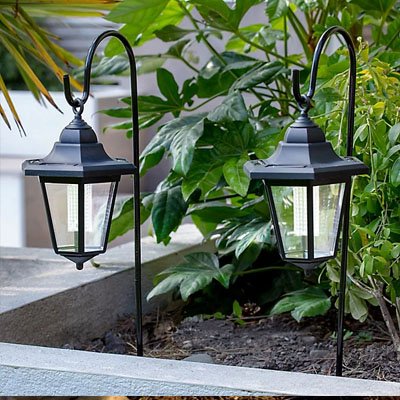 Lampe solaire extérieur deux lampes suspendues sur un piquet