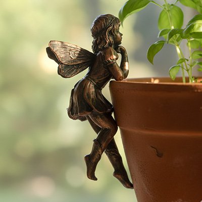 Statue de jardin fée en réflexion