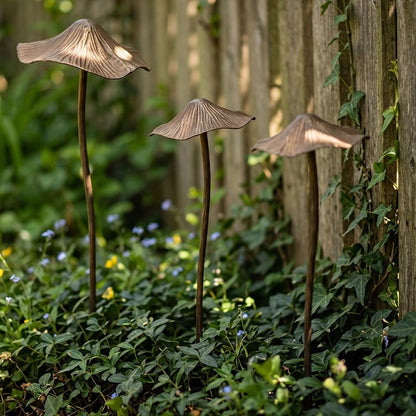 Statue exterieur trois jolis champignons en méral rouillé